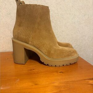 Dolce Vita Caster H2O Women's Taupe Suede Ankle Boots, Size 9.5 Water Resistant